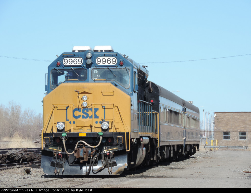 CSX 9969 on W003